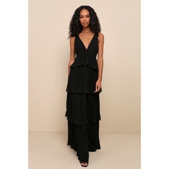 Lulus Dresses & Skirts - NWT Lulus Mesmerizing Essence Black Pleated Backless Tiered Maxi Dress - Size M